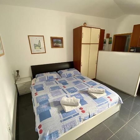 Apartmani Sara Omišalj Eksteriør billede