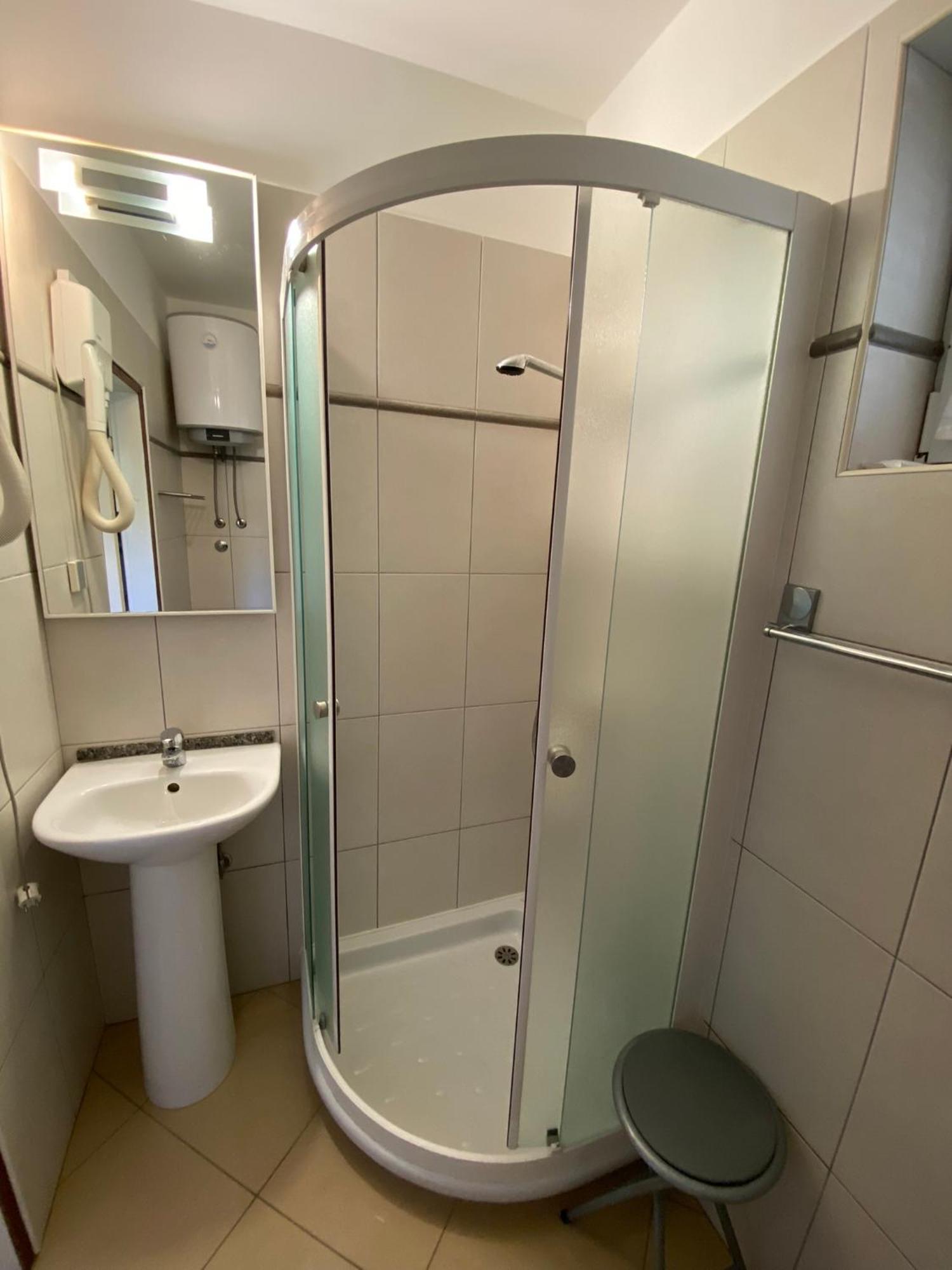 Apartmani Sara Omišalj Eksteriør billede