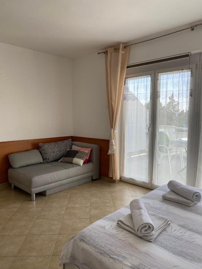 Apartmani Sara Omišalj Eksteriør billede