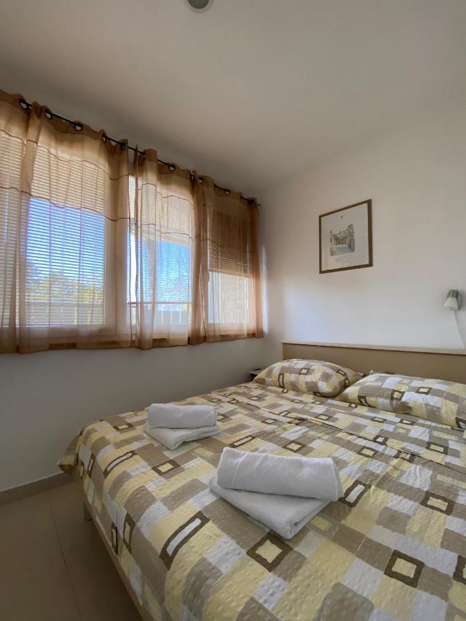 Apartmani Sara Omišalj Eksteriør billede