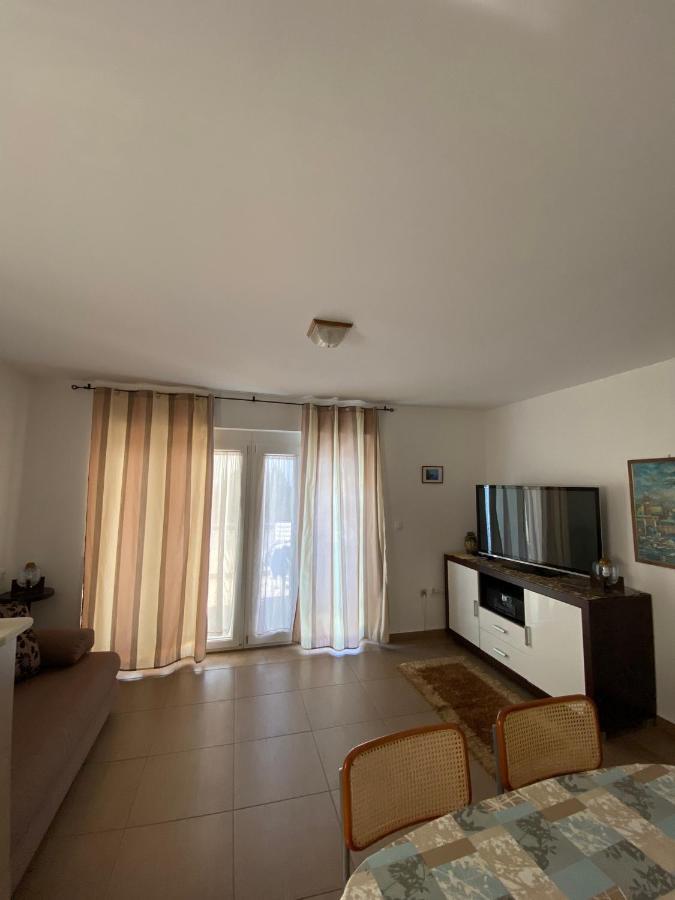 Apartmani Sara Omišalj Eksteriør billede
