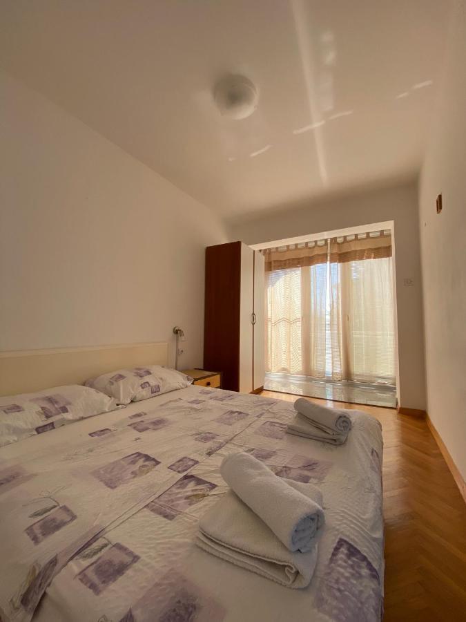 Apartmani Sara Omišalj Eksteriør billede