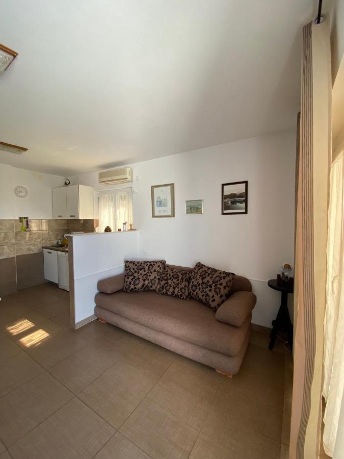Apartmani Sara Omišalj Eksteriør billede