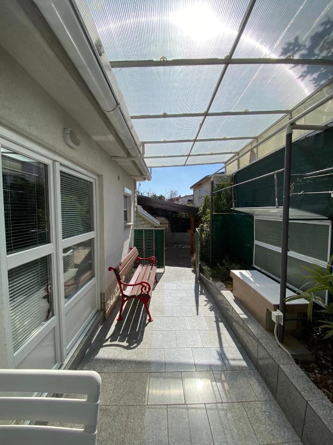 Apartmani Sara Omišalj Eksteriør billede